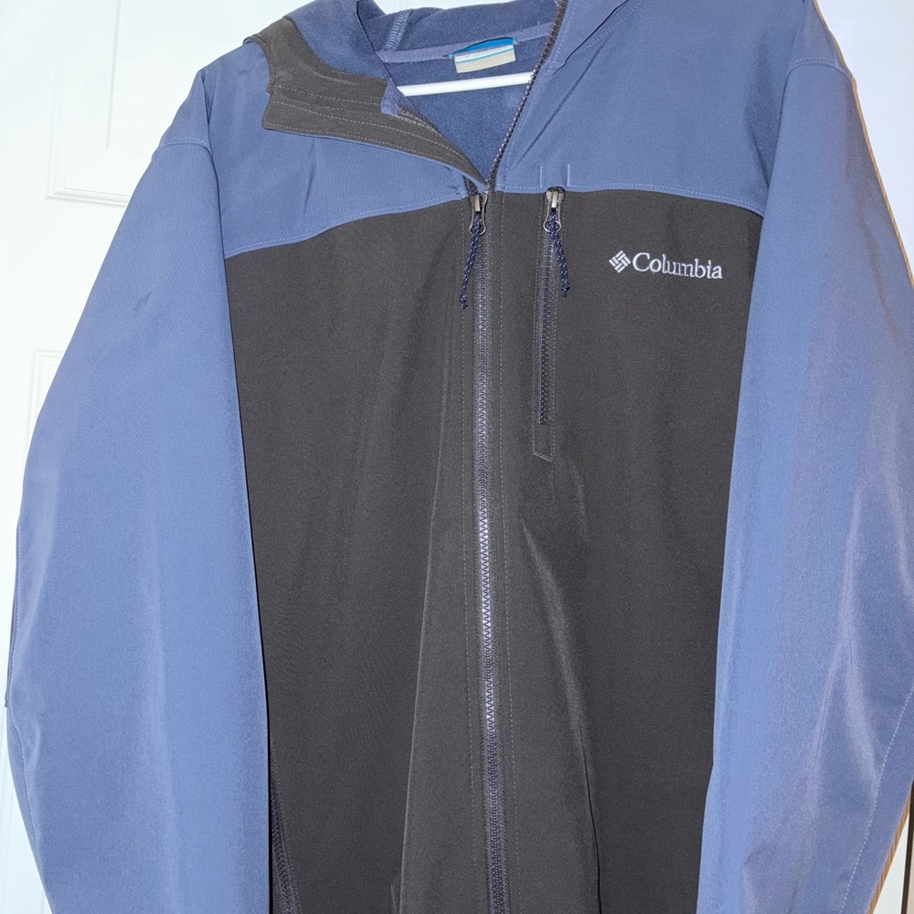 Columbia Men's XL like new shirt Jacket with hood